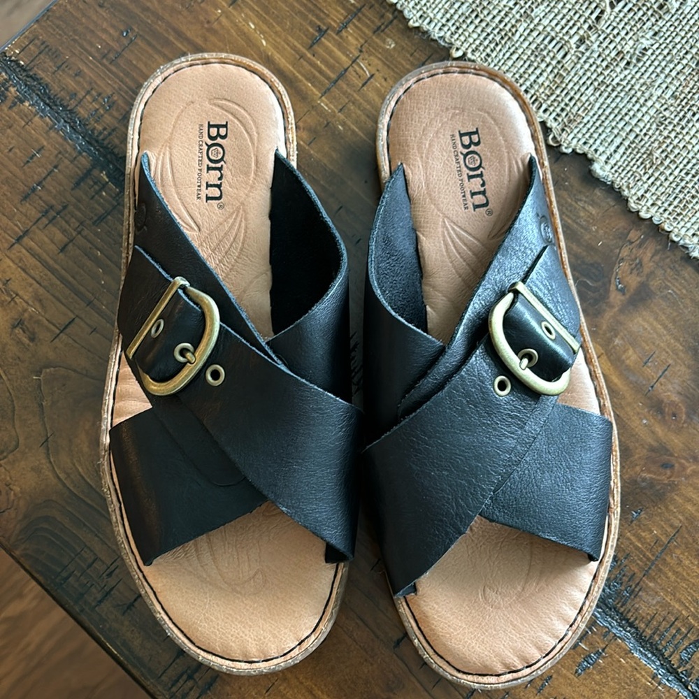 Born sandals